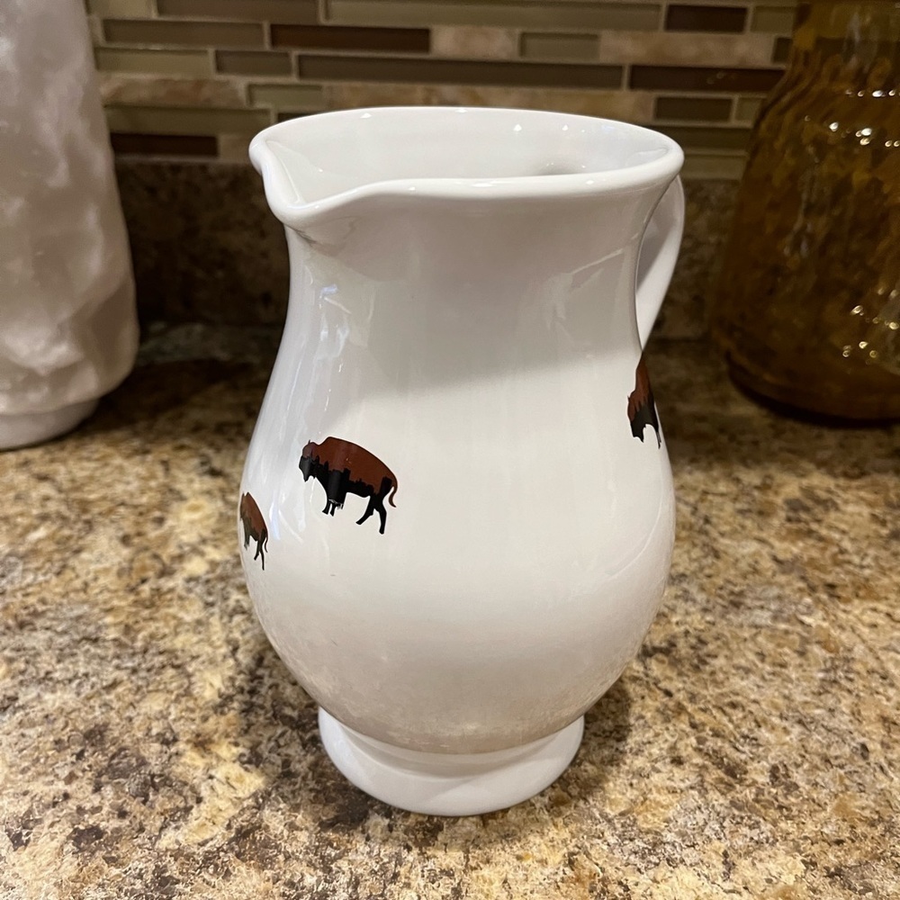 Roaming Buffalo Pitcher 5.5 - 6 cups Homer Loughlin China - Picture 4 of 11